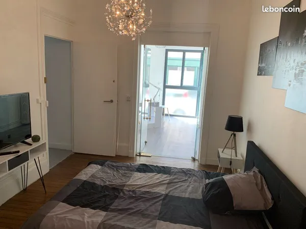 Grande chambre 27m2 avec salle de bain 