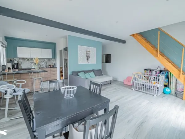 Contemporaine de 4 pièces principales 