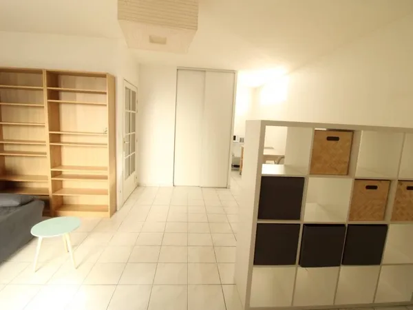 Loue studio meublé 30m² Nantes Centre avec terrasse 