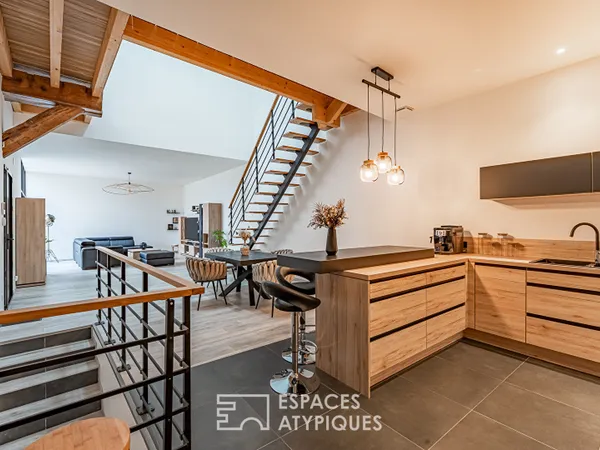 Maison familiale rénovée : Volumes Cathédrale et Esprit Contemporain 