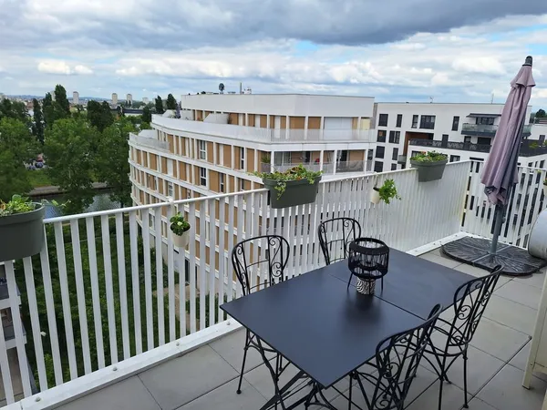 AU BORD DU CANAL DE L'OURCQ - 4 PIECES + GRANDE TERRASSE - DISPONIBLE IMMEDIATEMENT 
