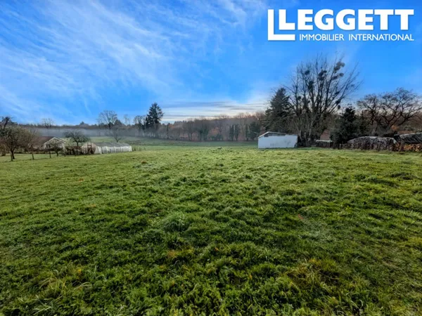 Terrain constructible de 1 416 m² à Glandon près de Saint-Yrieix-la-Perche avec vue boisée 