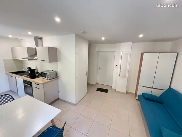 Studio 1 pièce 27 m² 