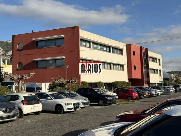BUREAUX 123 M² 