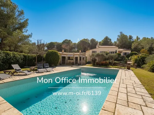 Référence : 6139-JDO. - Maison traditionnelle avec piscine sur terrain paysager de 5 129 m² - 