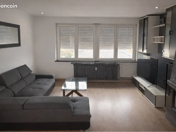 Bel appartement avec balcon, cave et garage à Lipsheim 