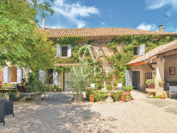 Maison 7 pièces 270 m² 