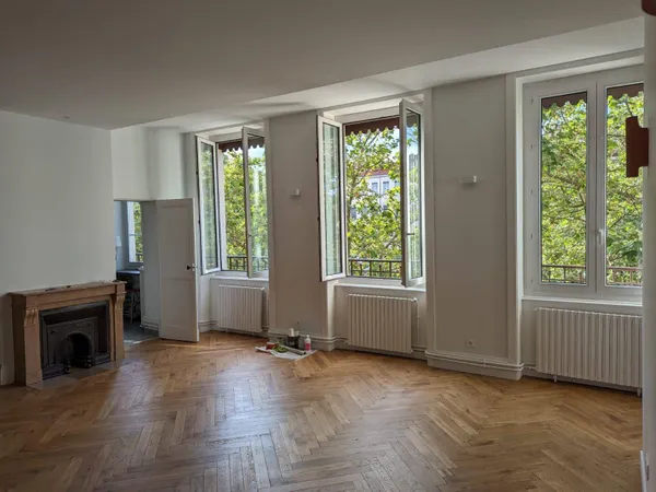 Loue appartement T3 rénové plateau de la Croix Rousse Lyon 