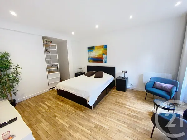 Studio 1 pièce 33 m² 