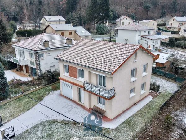 Maison avec balcon, cave et garage 