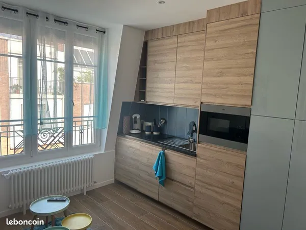 Studio meublé 17 m² - Dernier étage - Rue de la Roquette (Paris 11) 