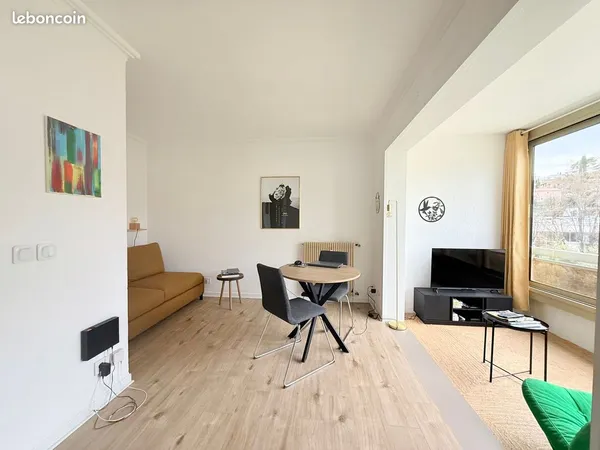 Studio 1 pièce 29 m² 