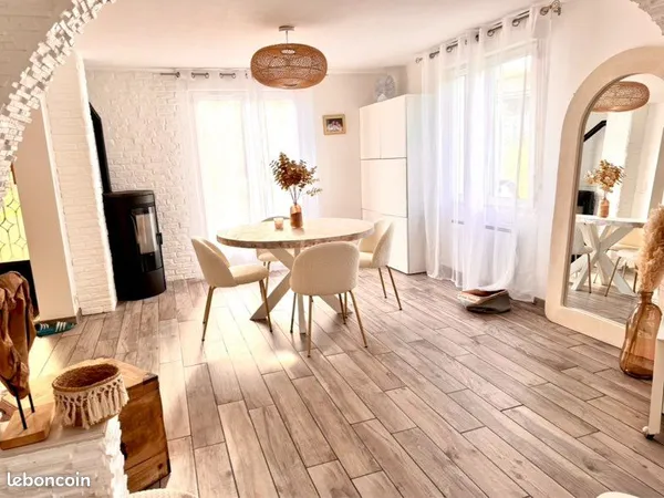 Maison habitation plus structure élevage canin 
