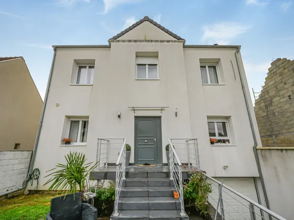 Immobilier de prestige : maison terrasse à acheter à Goussai 