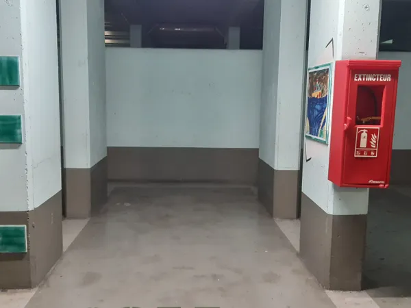 16è Emplacement de Parking au 2è sous-sol facile d'accès 