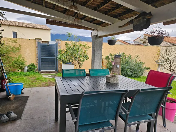 Maison T4 avec piscine et dépendance aménageable ? Bout de lotissement 