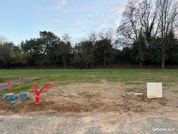 Terrain 700 m² Bourg 
