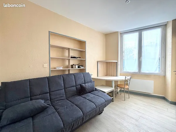 Studio 1 pièce 12 m² 