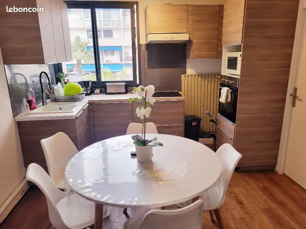 Chambre Meublée avec Balcon Privatif proche du Centre Ville 