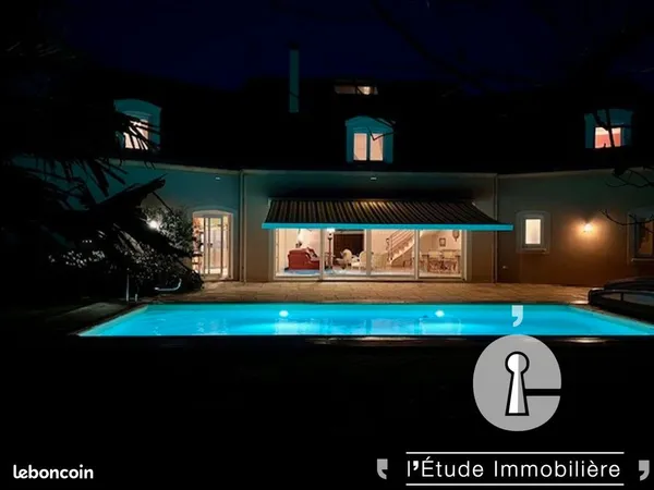 Propriété 11 pièces 333 m² 