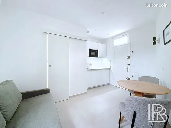 Studio 1 pièce 12 m² 