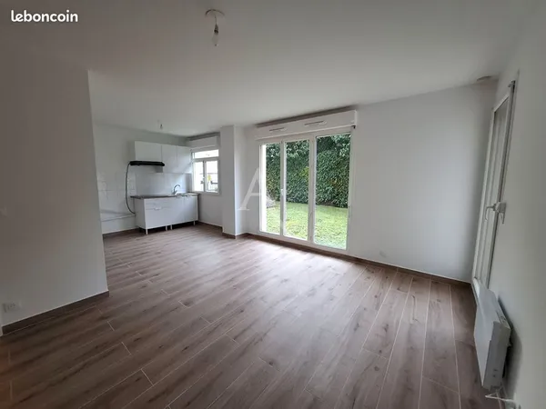 Studio 1 pièce 32 m² 