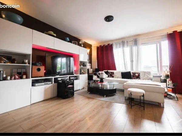Appartement T3 de 74 m^2 avec grand balcon 