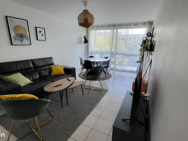 1 chambre de 11 m2 avec balcon à louer en colocation 445 charges comprises 
