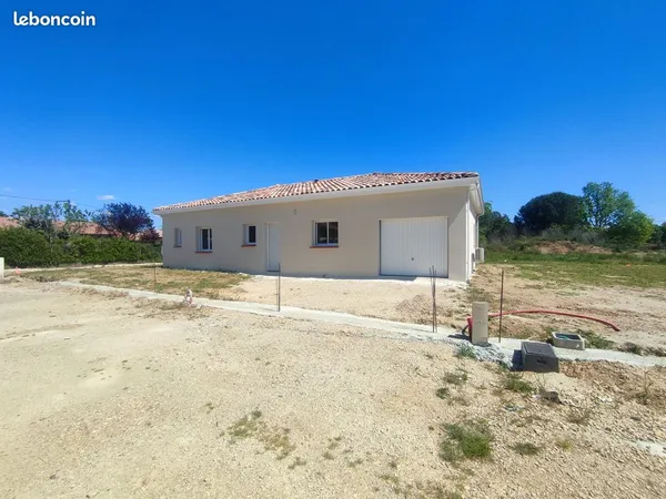 MAISON RE 2020 de TYPE 4 SUR UN TERRAIN DE 571M² 