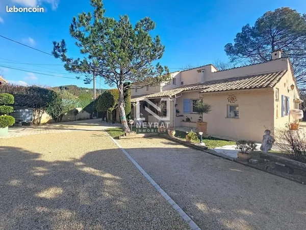 Propriété 10 pièces 193 m² 