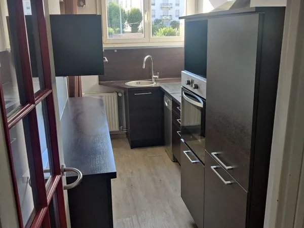 Appartement T4 72m2 balcon cave et garage 