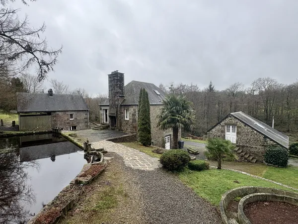 Maison 40 pièces 245 m² 