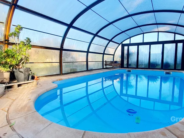 JOLIE VILLA PLAIN PIED AVEC PISCINE 