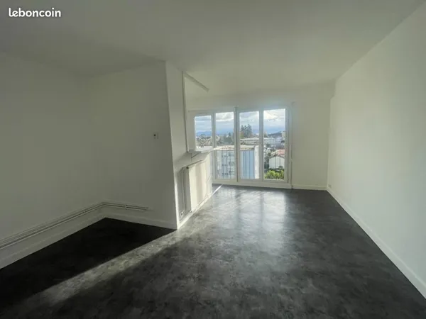 Studio 1 pièce 27 m² 