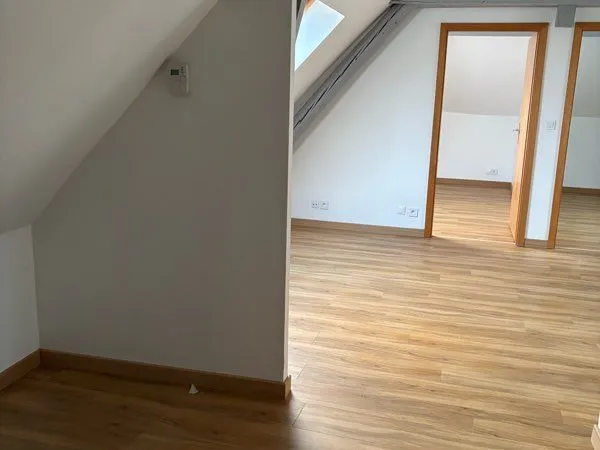 Charmant appartement mansardé rénové à louer - Petit Ebersviller (Commune de Macheren) 