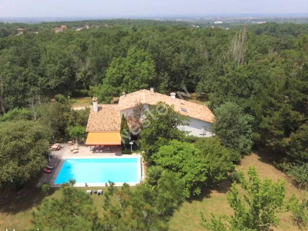Maison 11 pièces 250 m² 