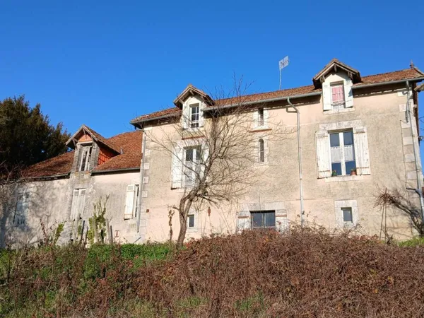 Propriété 22 ha, 2 maisons, étang, ruisseau, sources 