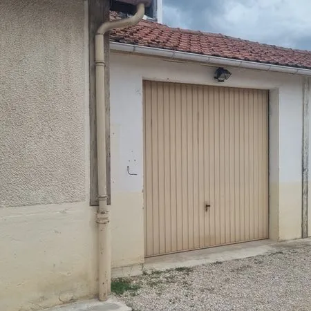 Proche centre, garage / box 20m2 