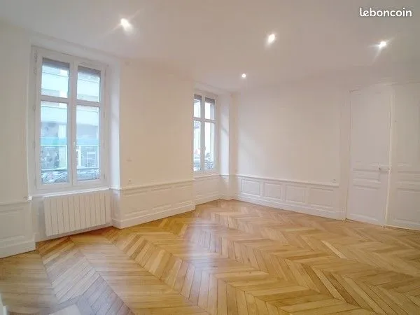 T2 49m² Refait à neuf Proche Jardin Lecoq / Cours Sablon 