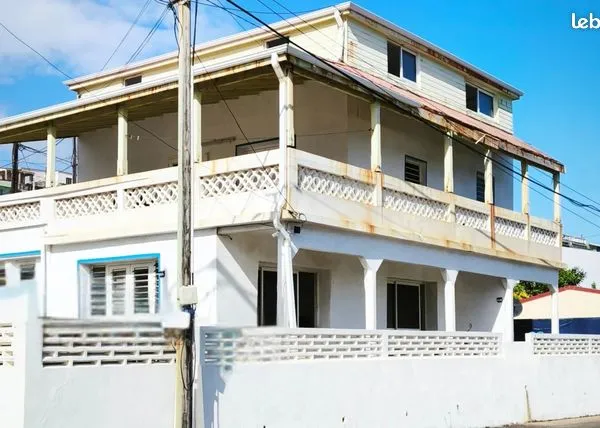 Immeuble 11 pièces 241 m² 