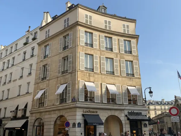 À Vendre - Local commercial loué - Paris 8e (Place Beauvau) 