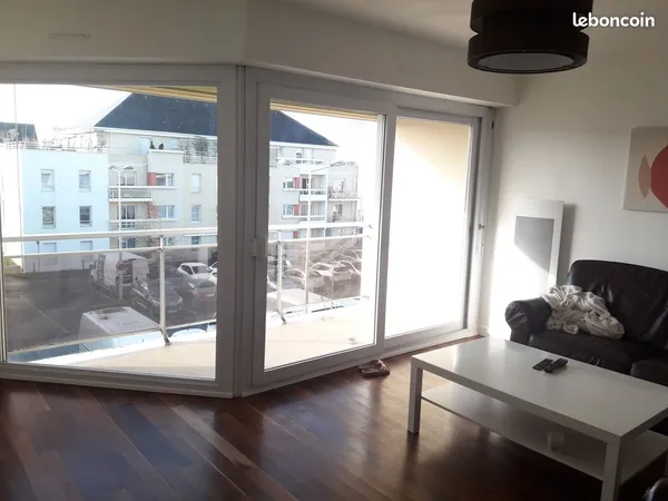 Chambre Haut de Gamme, meublée, dans T4, 87 m2, place Bichon 