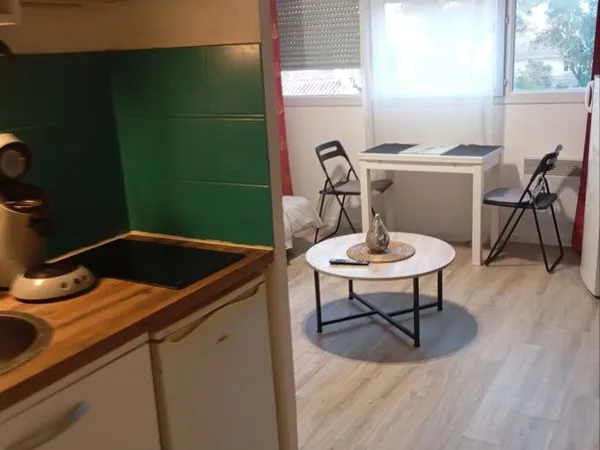 Studio entièrement meublé 
