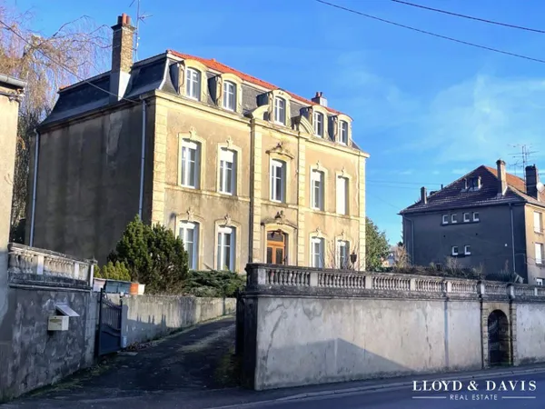Maison 7 pièces 243 m² 