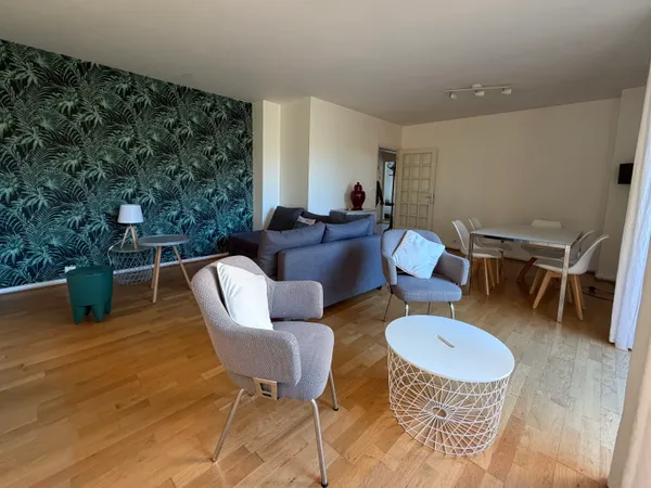 Loue appartement meublé contemporain 