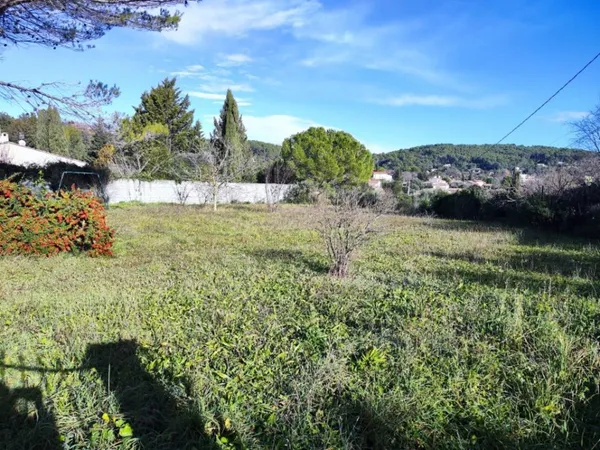 Terrain 800 m² 