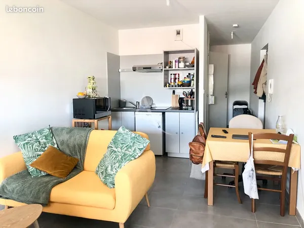 Studio 1 pièce 27 m² 