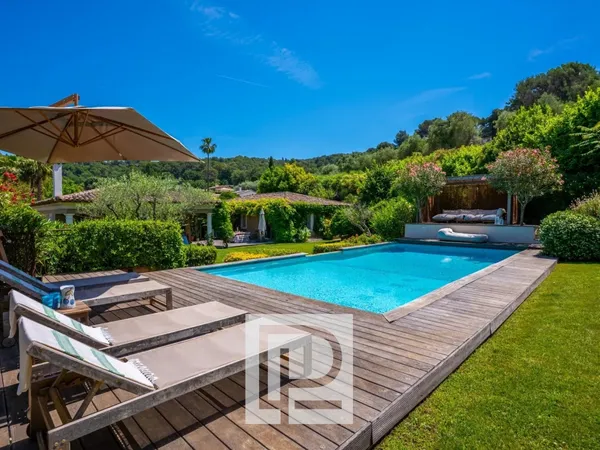 Villa provençale de charme - volumes généreux & domaine sécurisé 