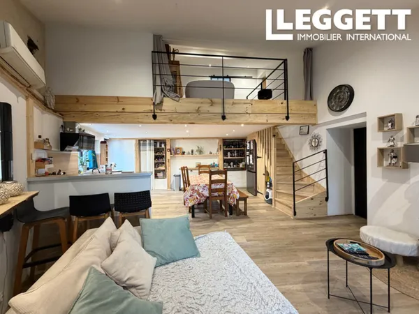 Maison de village en pierre entièrement rénovée avec trois terrasses ensoleillées 
