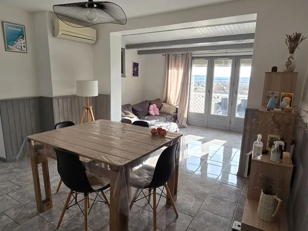 Maison de village 90m2, très belle vue, sans vis-à-vis, caves + possibilité de studio 